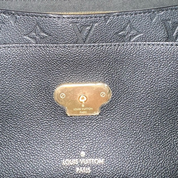 Louis Vuitton Bag - Picture 9 of 10